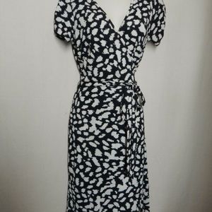 👗Ann Taylor Loft B/W Wrap Dress Size S